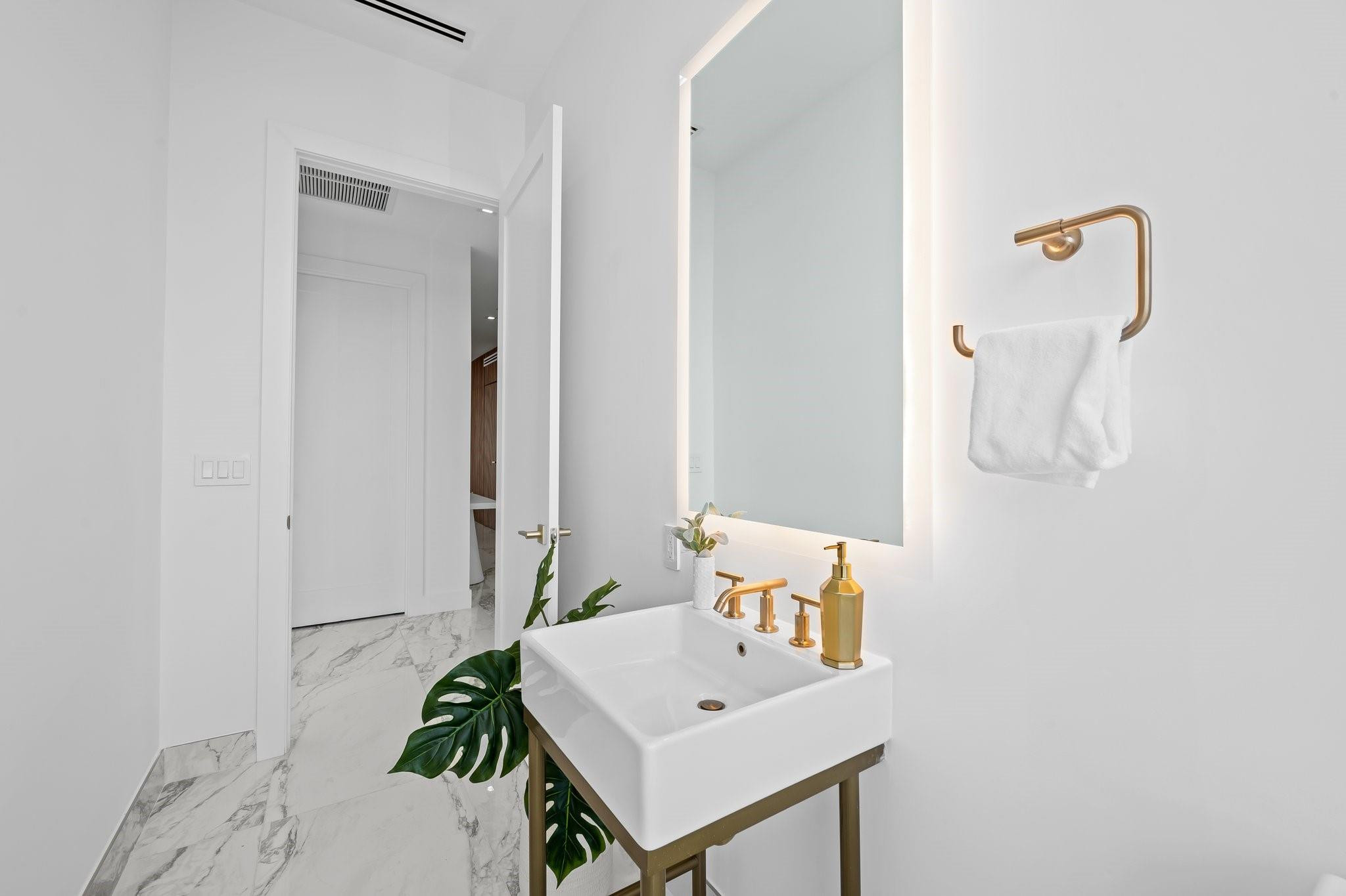 141 W Isle Of Venice Dr PH-S