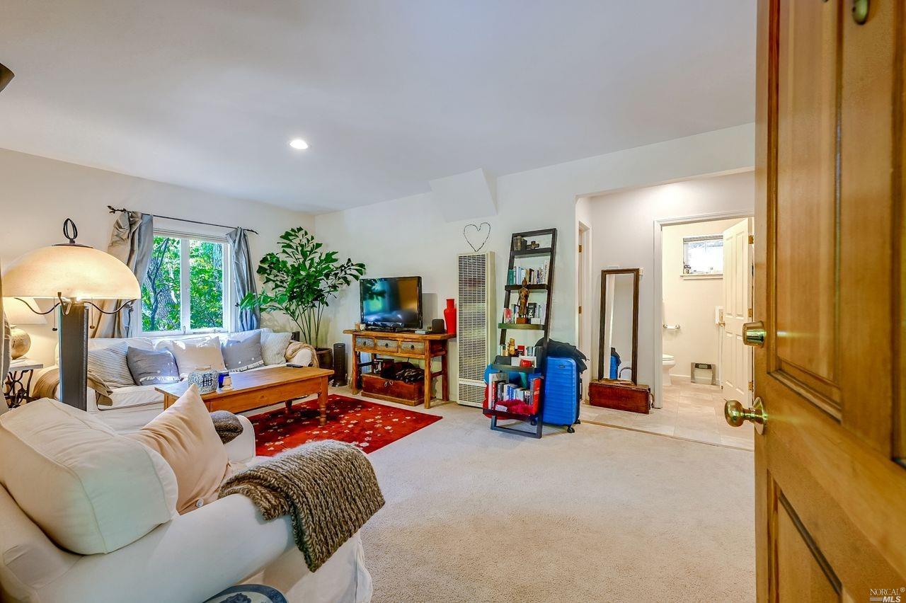 33 Redwood Avenue