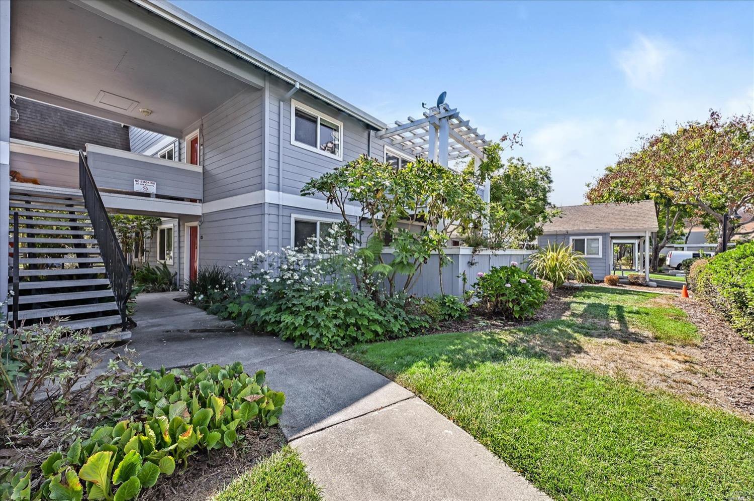 225 Burt Street Unit: 23