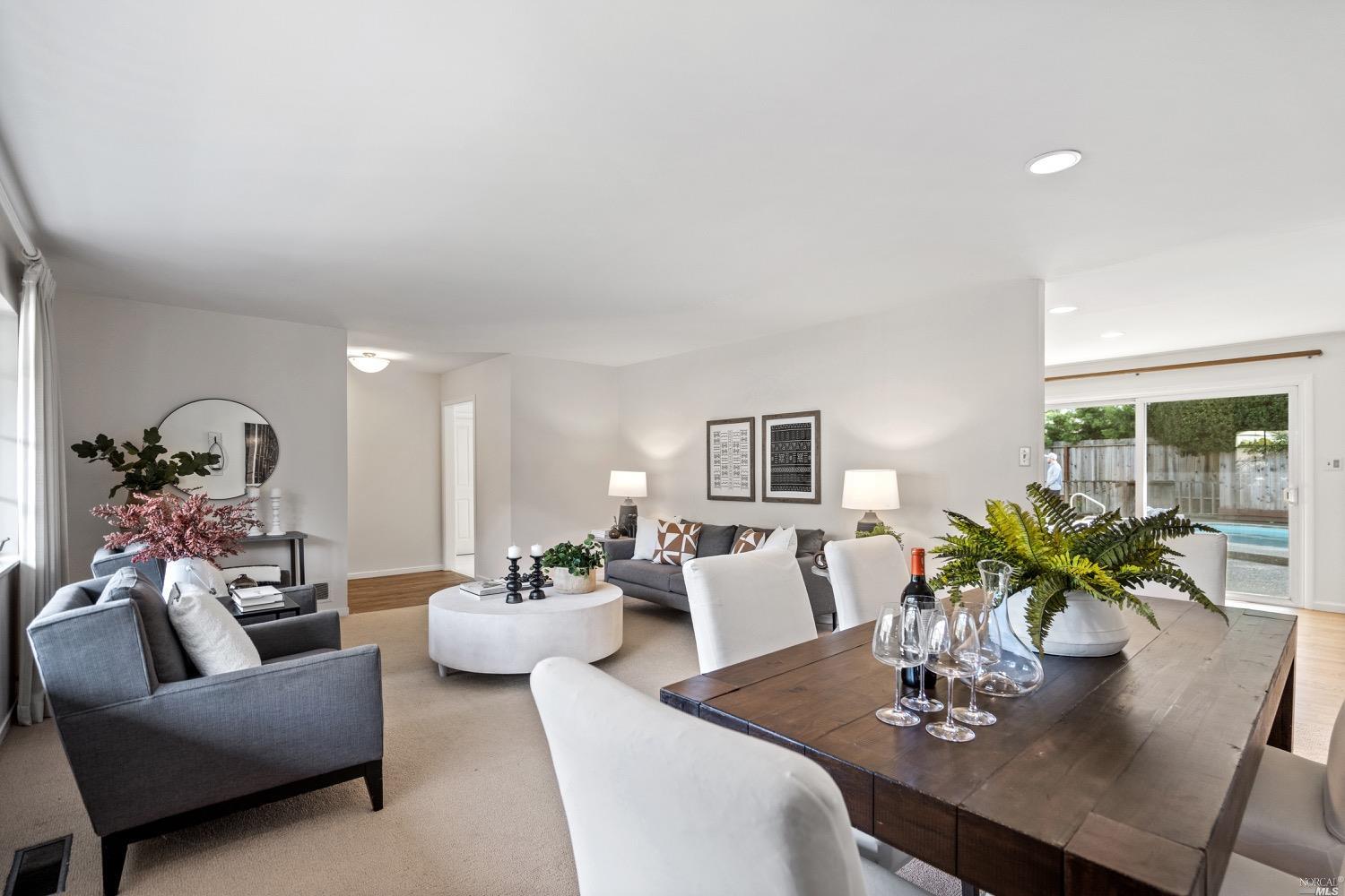 10 Las Casas Drive
