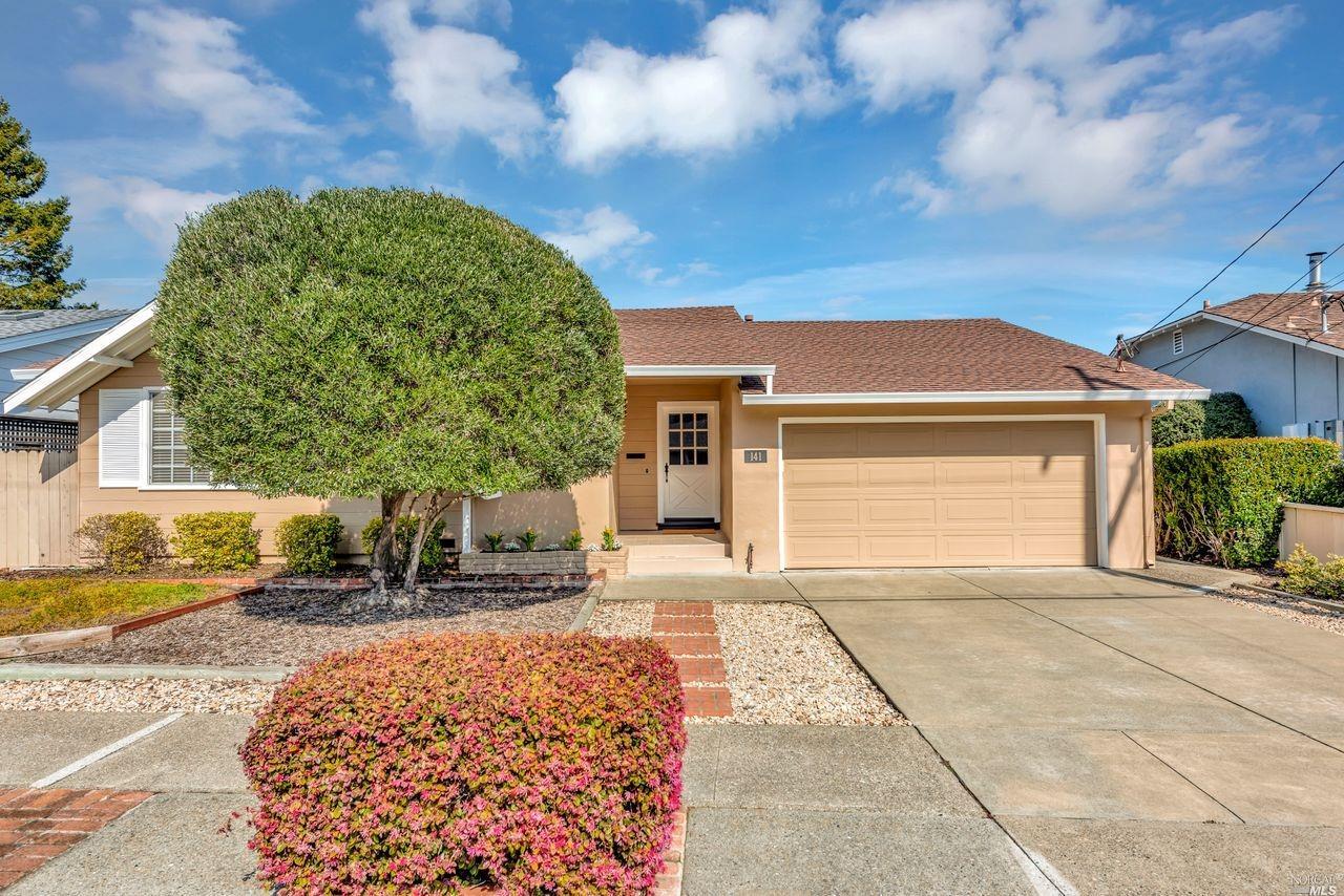 141 Lakeside Drive