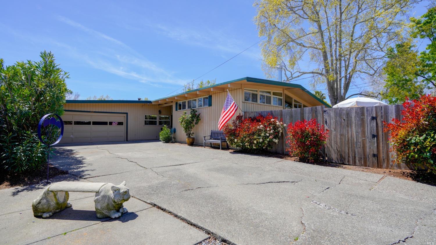 439 Hibiscus Way