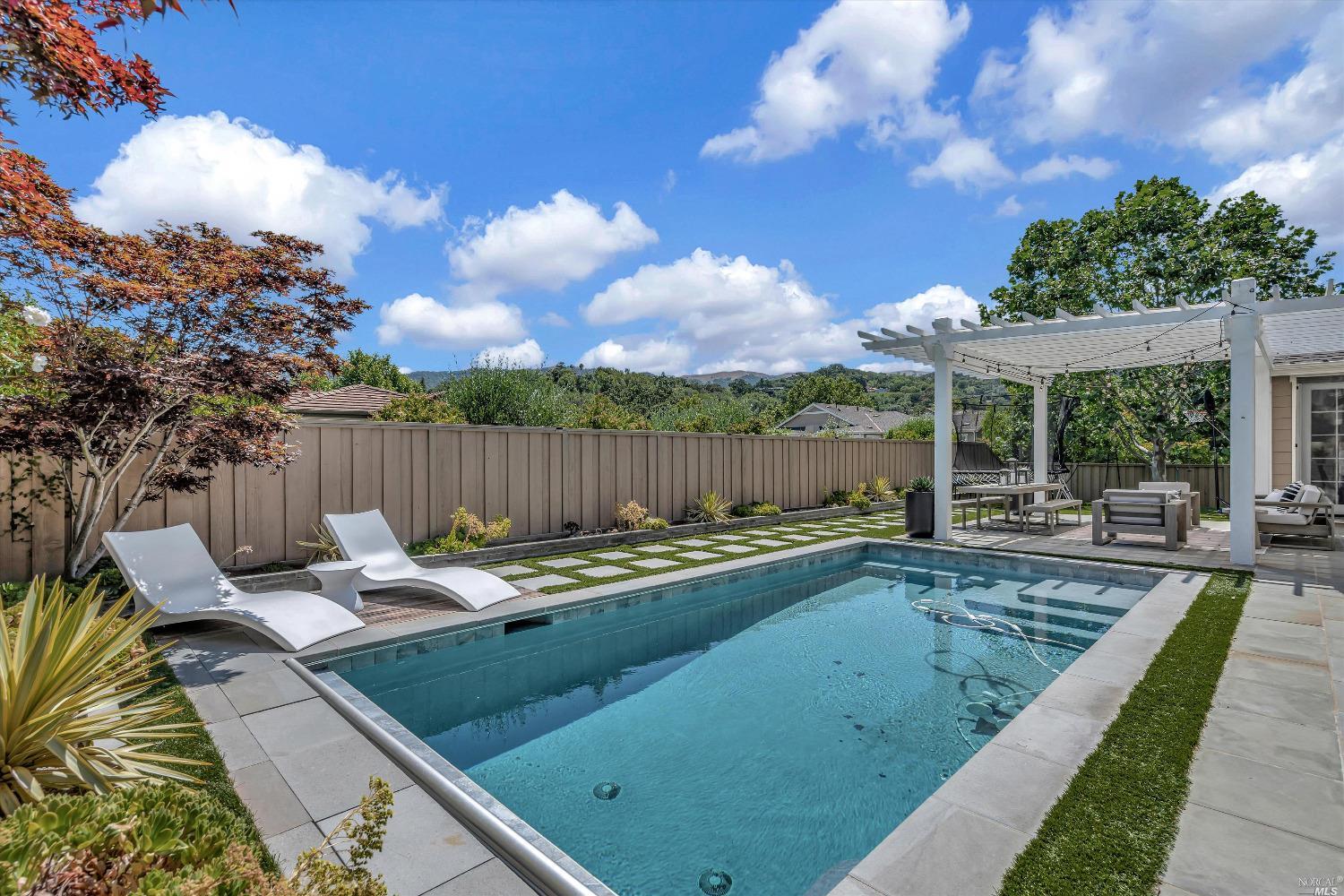 2 E Barberry Place