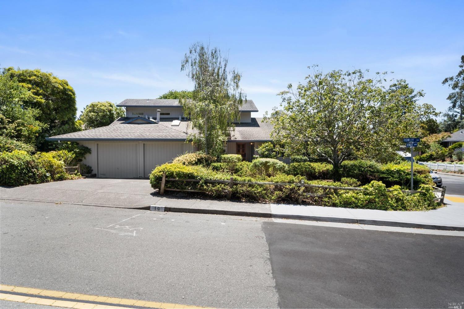 10 Rowley Circle