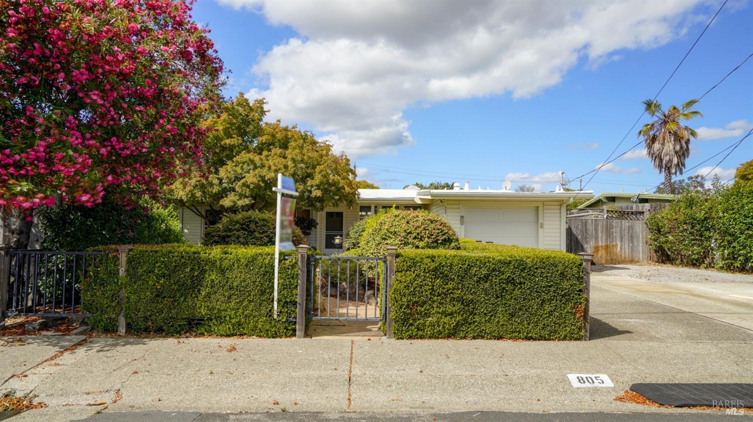 805 Rincon Way