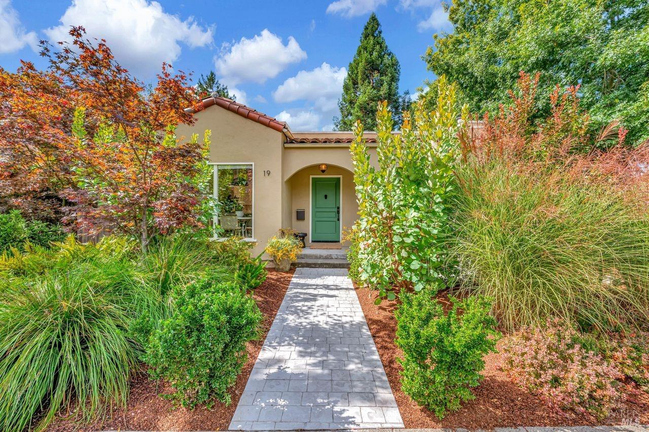 19 Meadowcroft Drive