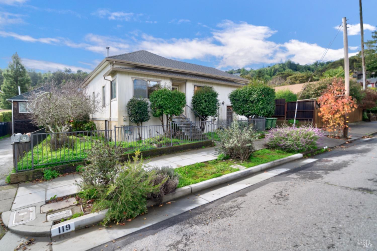 121 Clorinda Avenue