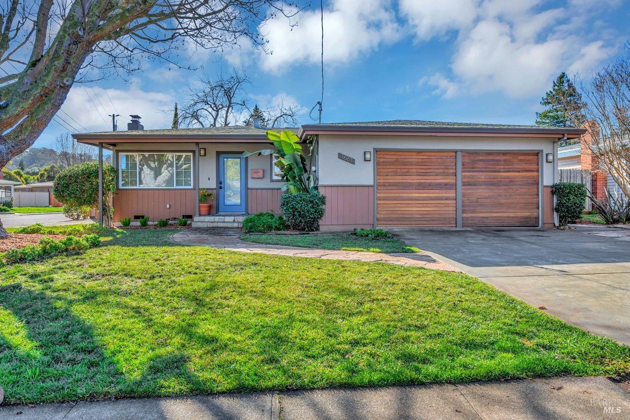1661 Center Road