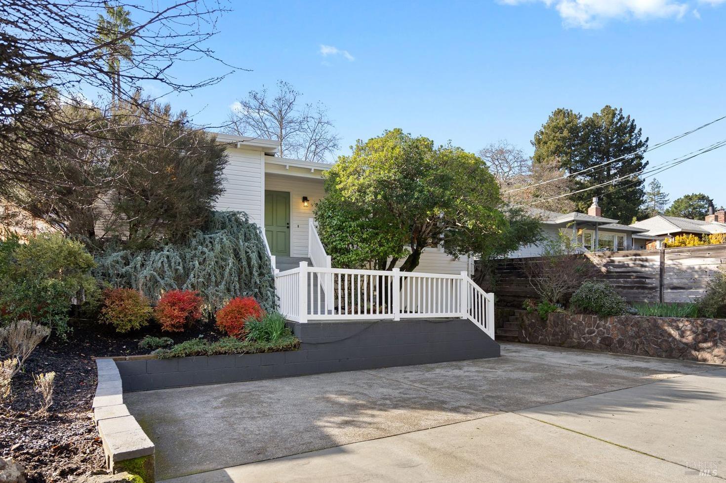 203 Butterfield Rd