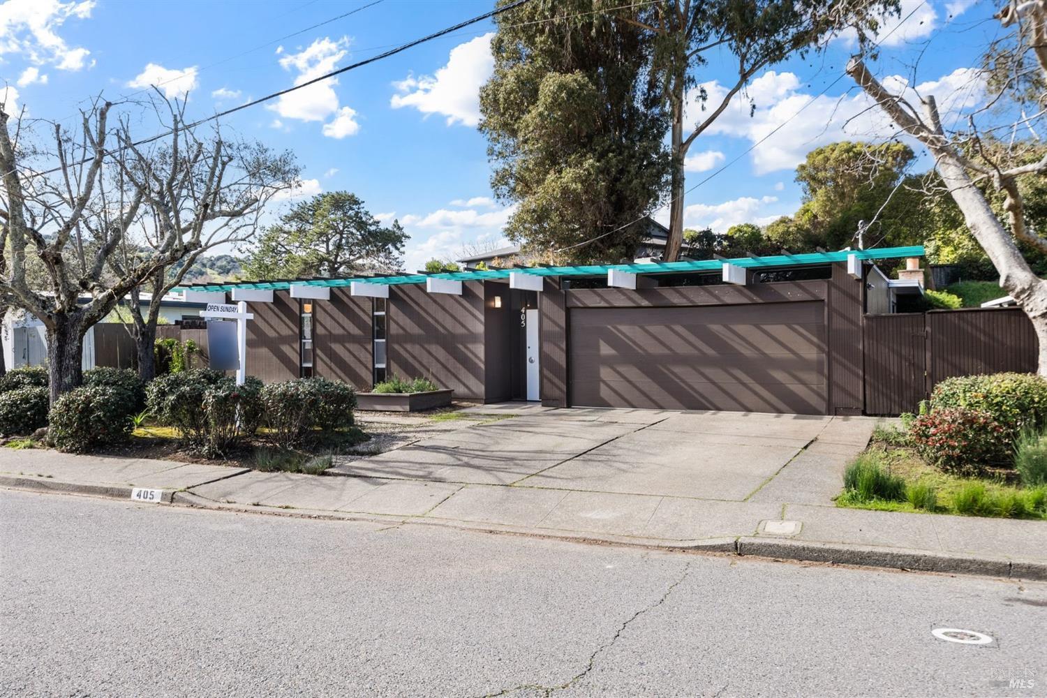 405 Nova Albion Way