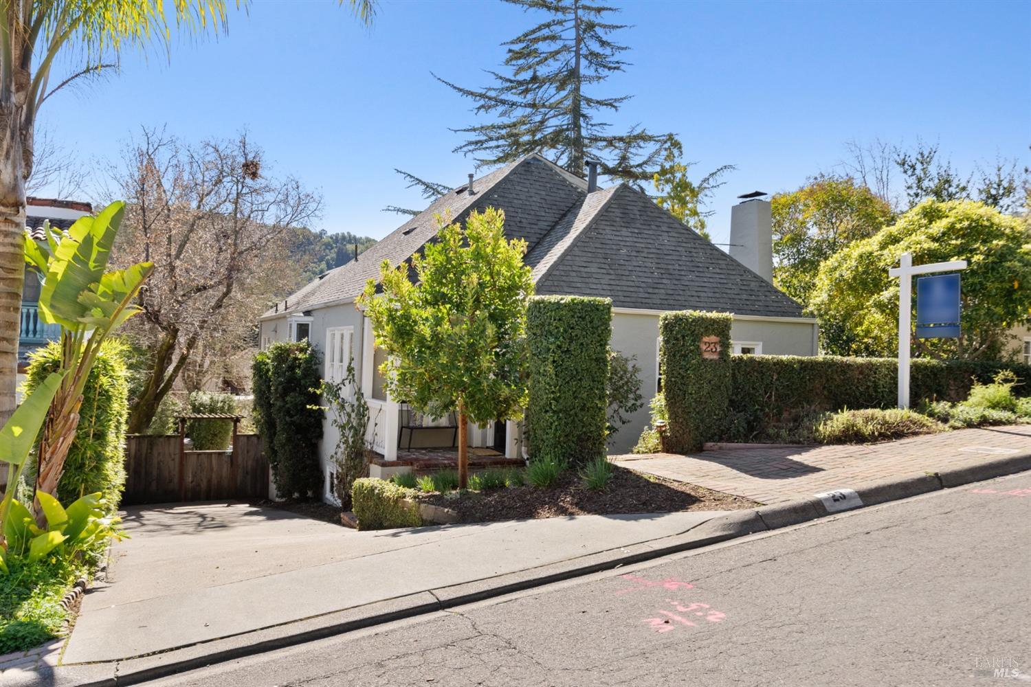 23 Rutherford Ave