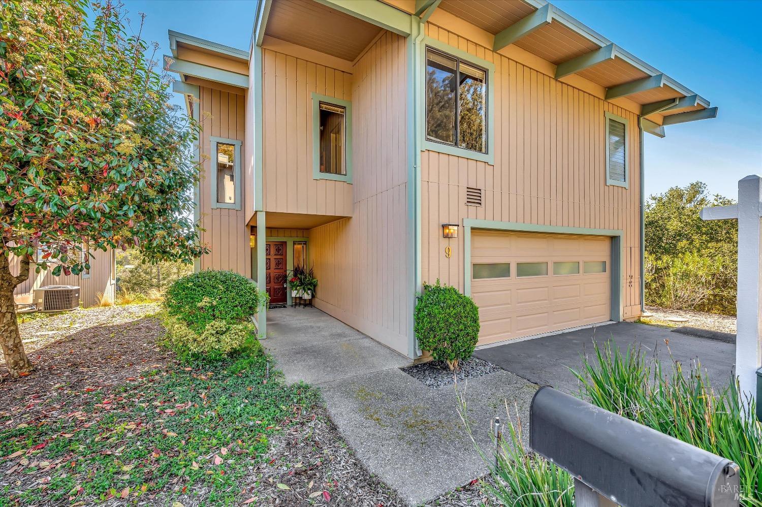 9 Boulder Ln