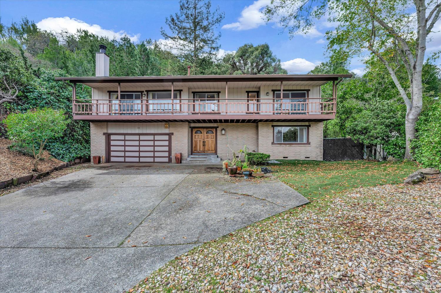 56 Drakewood Ln