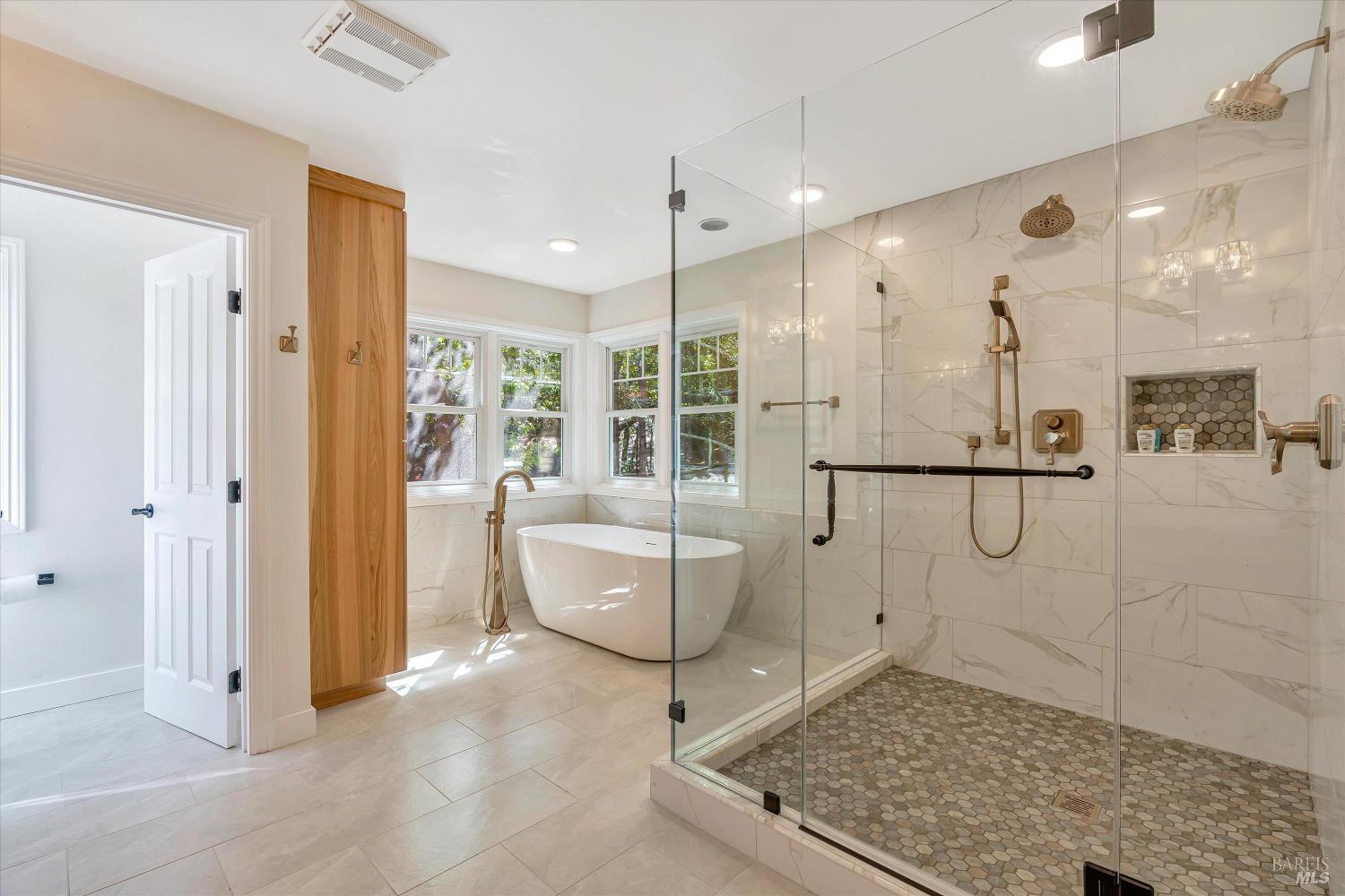 1362-1362 Manzanita Ct
