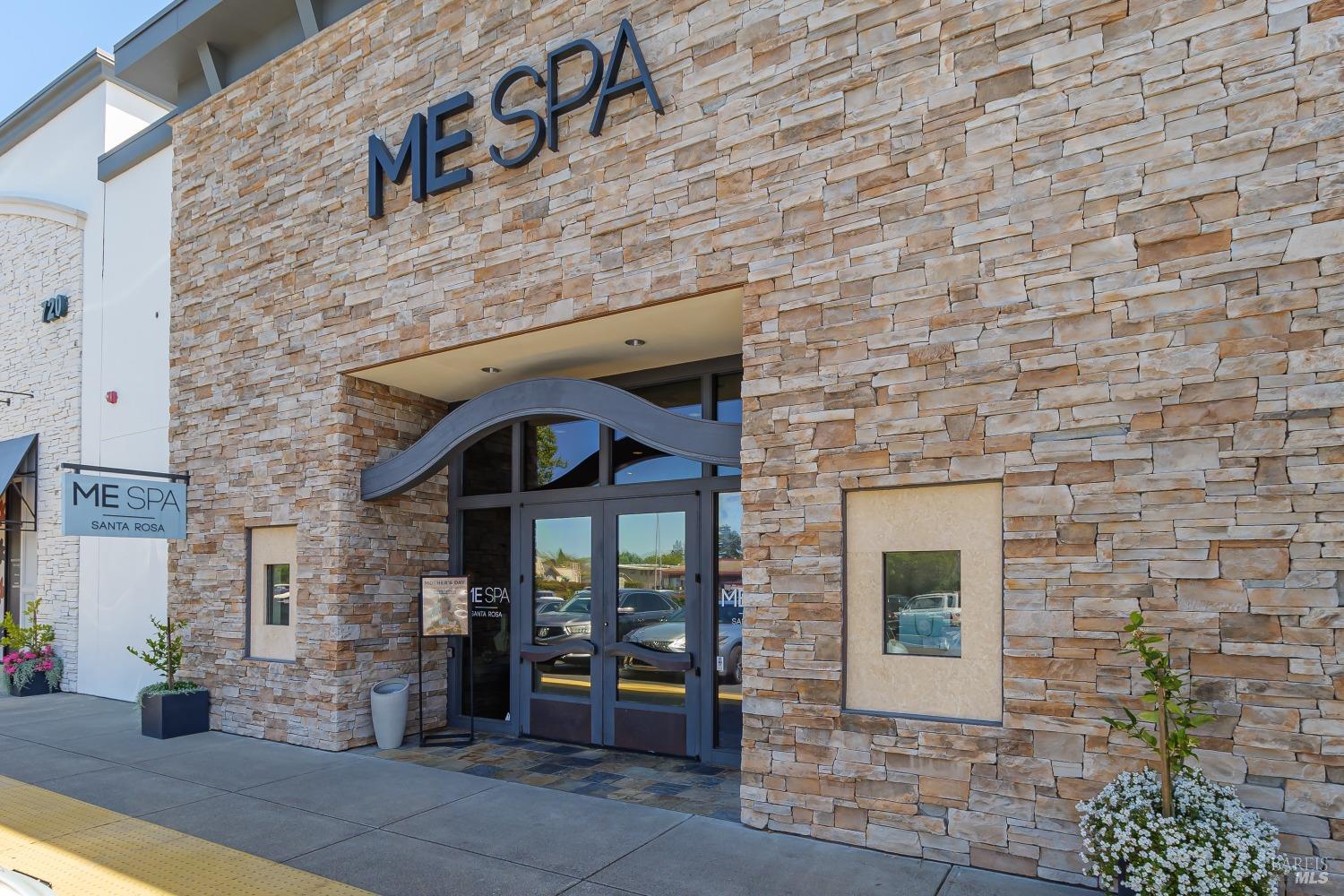 1362-1362 Manzanita Ct