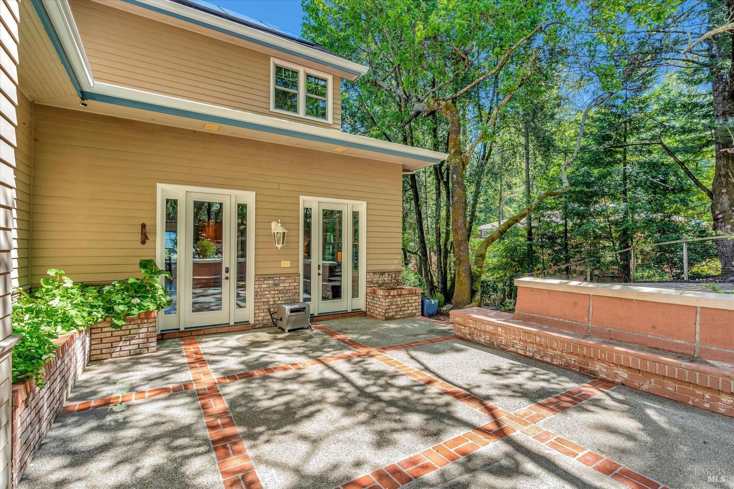 1362-1362 Manzanita Ct