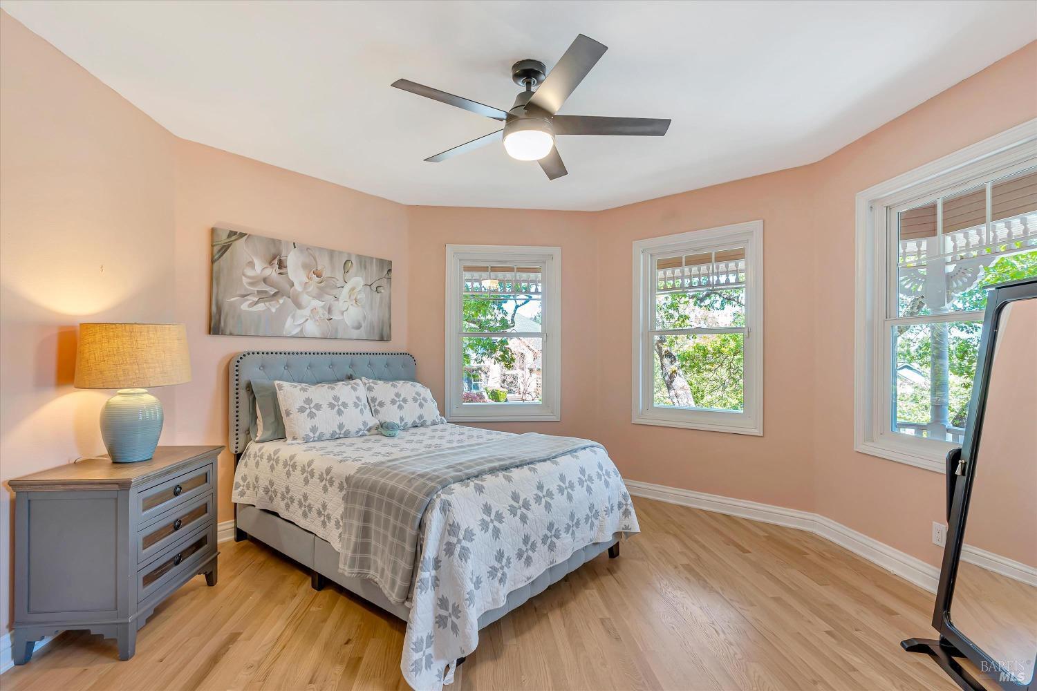 1362-1362 Manzanita Ct