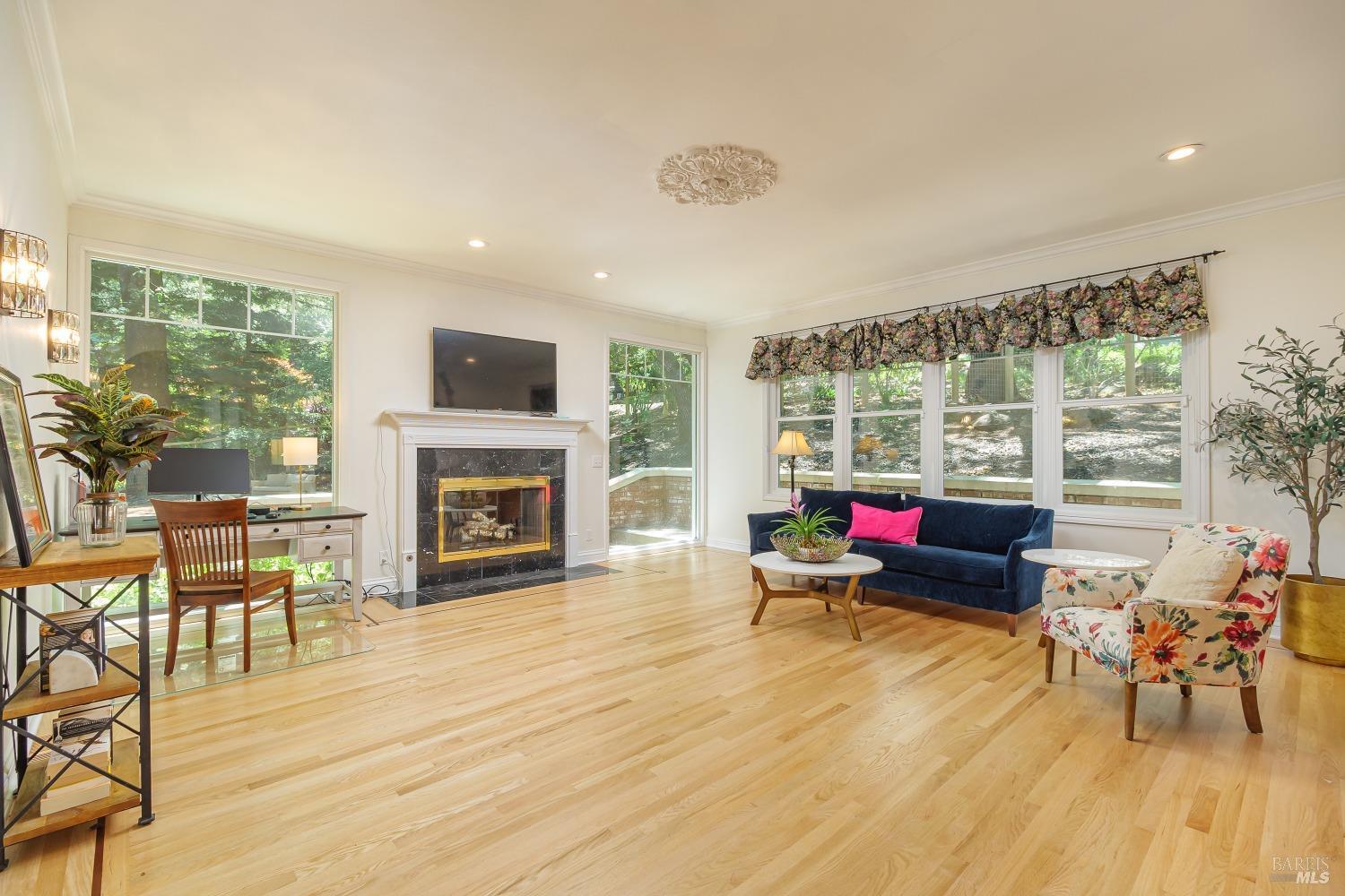 1362-1362 Manzanita Ct