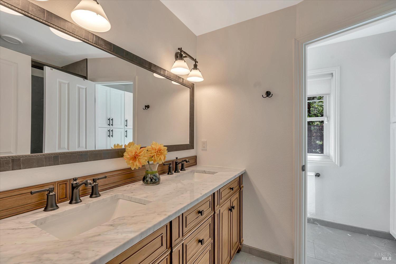 1362-1362 Manzanita Ct