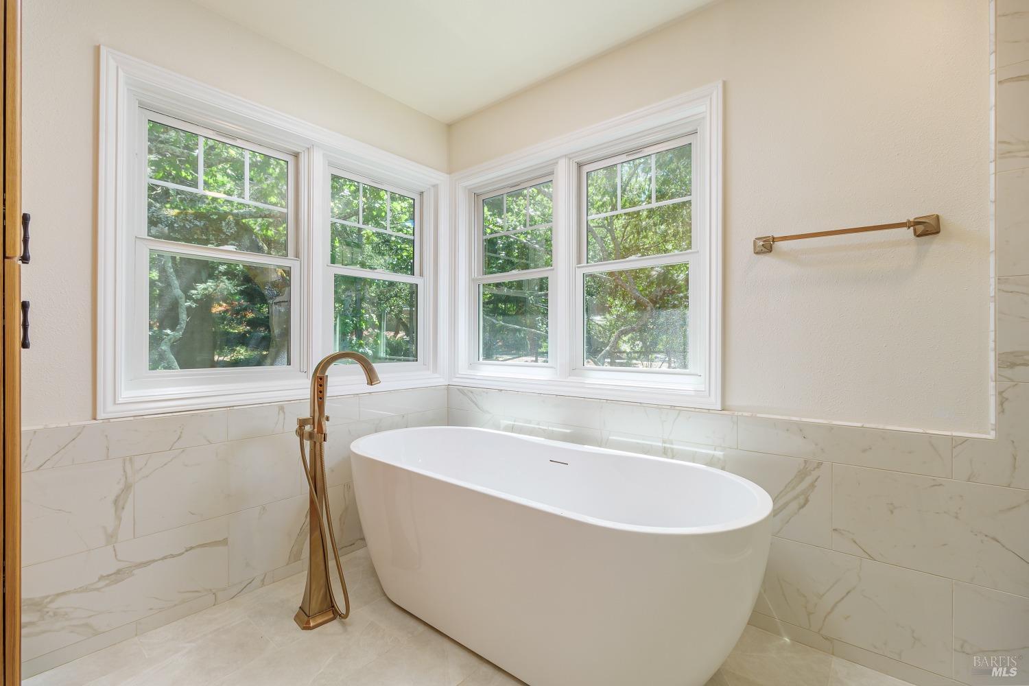 1362-1362 Manzanita Ct