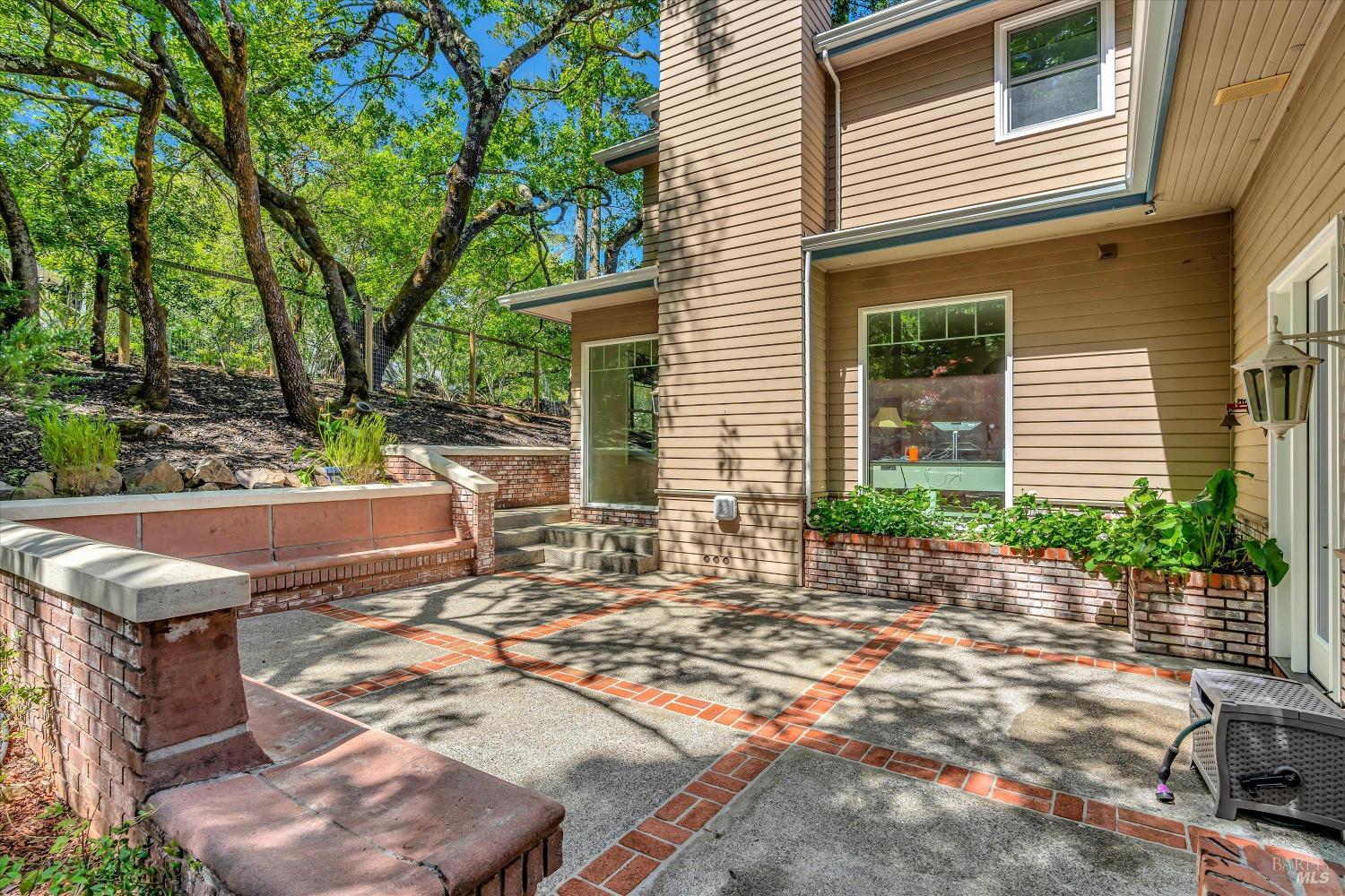 1362-1362 Manzanita Ct