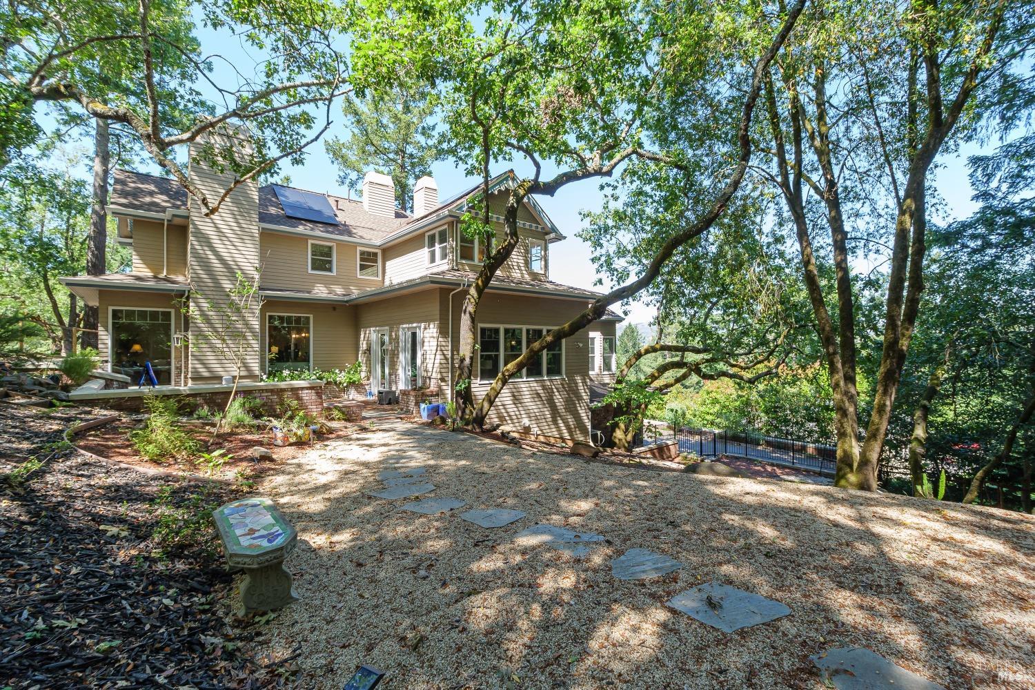 1362-1362 Manzanita Ct