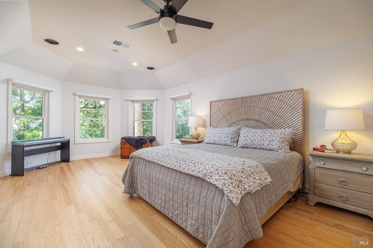 1362-1362 Manzanita Ct