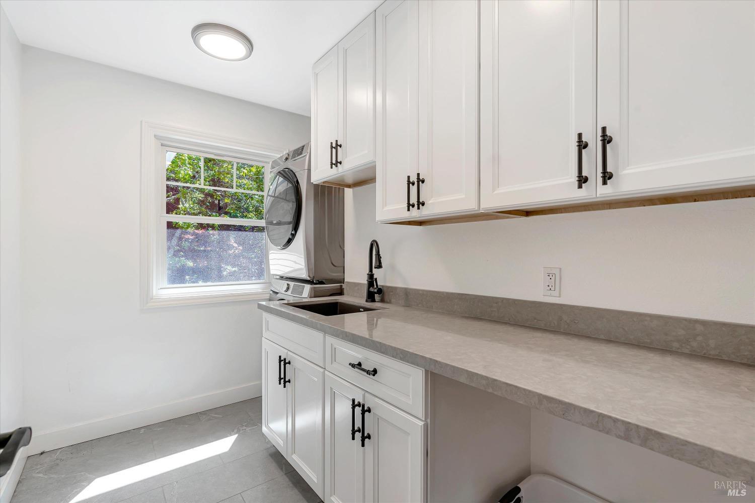 1362-1362 Manzanita Ct