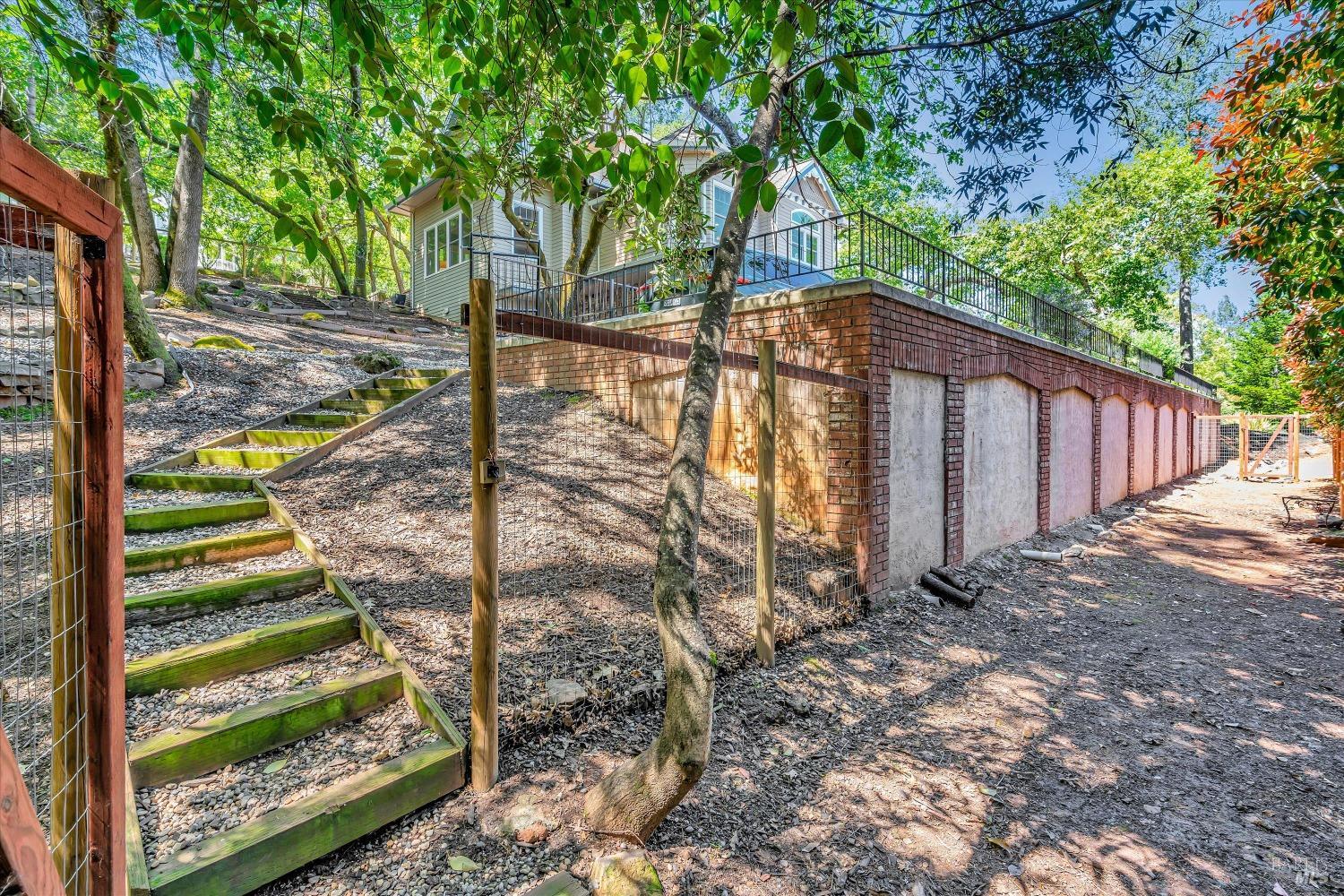 1362-1362 Manzanita Ct