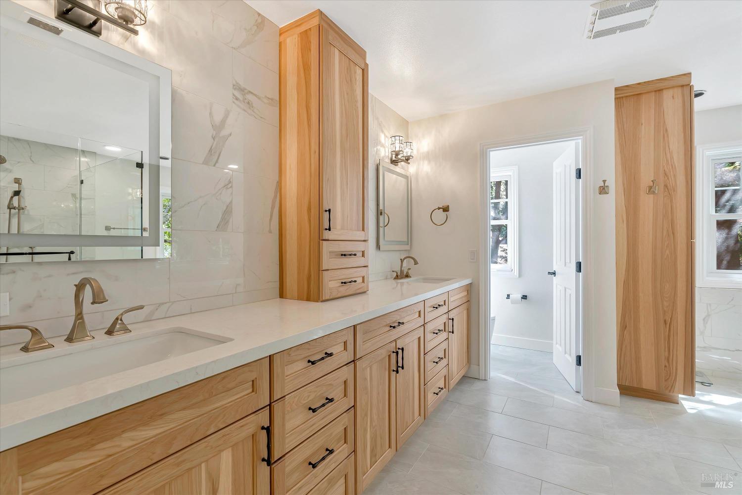 1362-1362 Manzanita Ct
