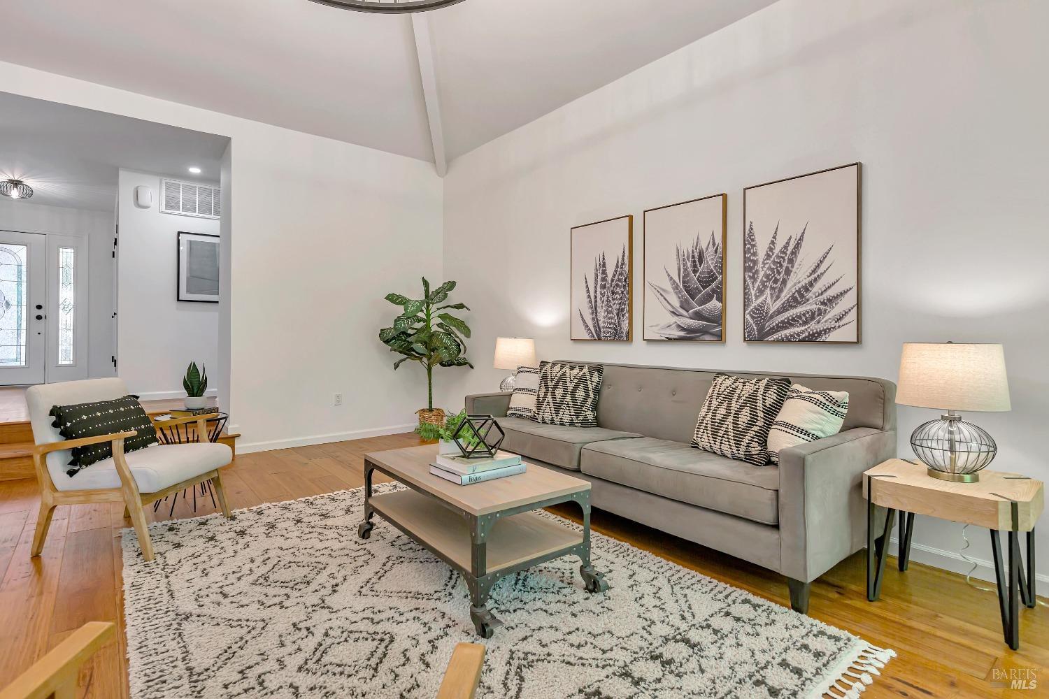 8 Esquire Ct