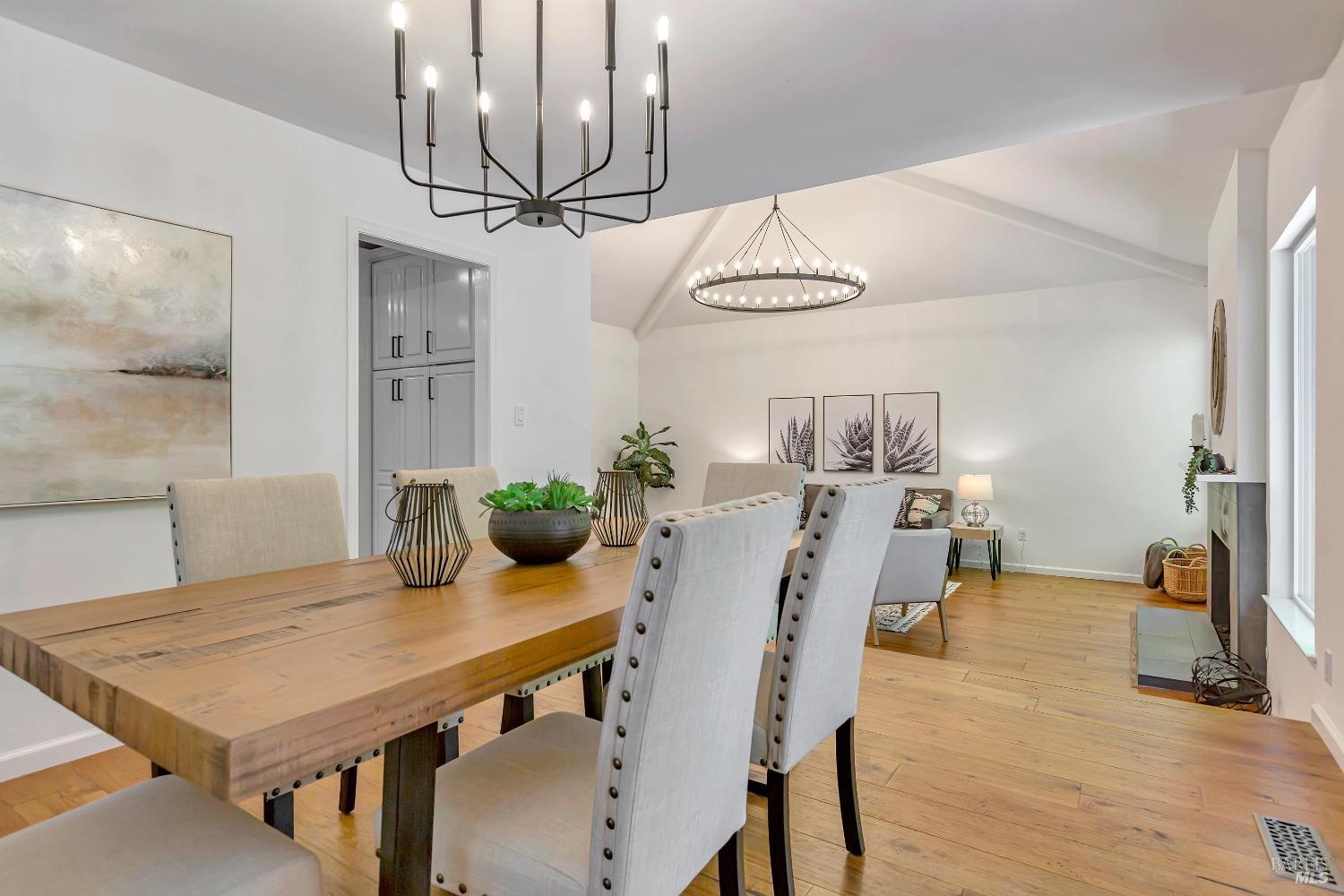 8 Esquire Ct