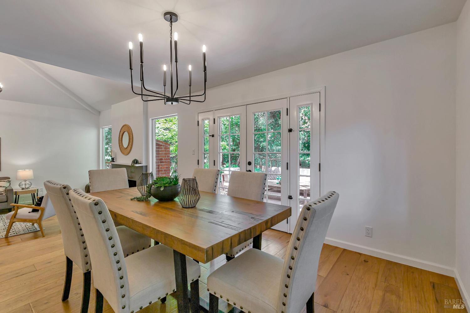 8 Esquire Ct