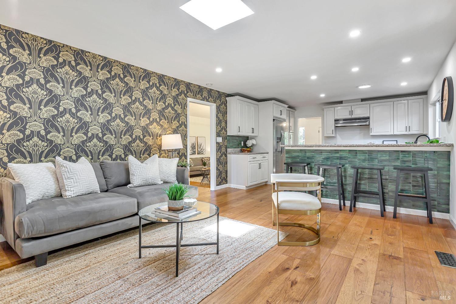 8 Esquire Ct