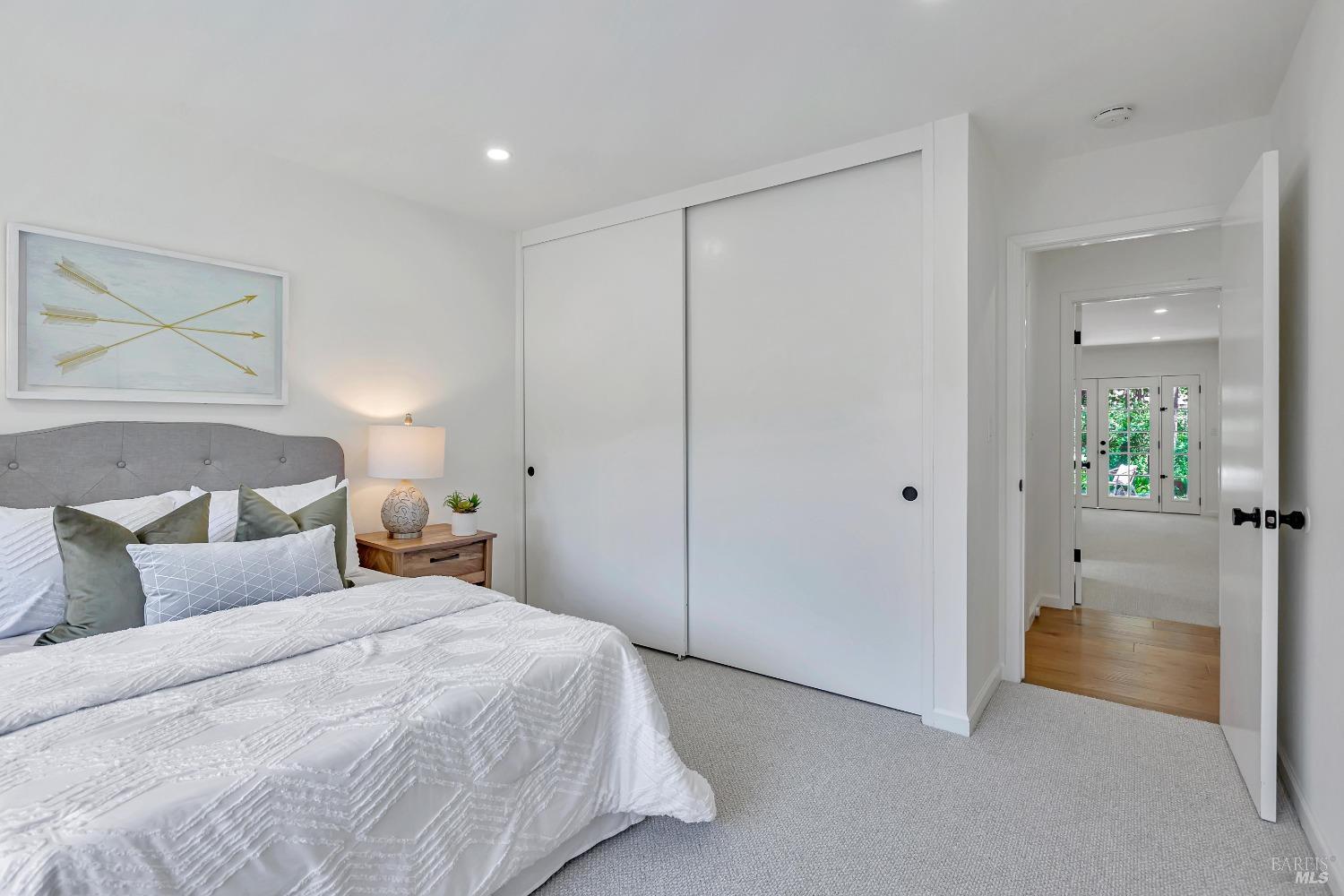 8 Esquire Ct