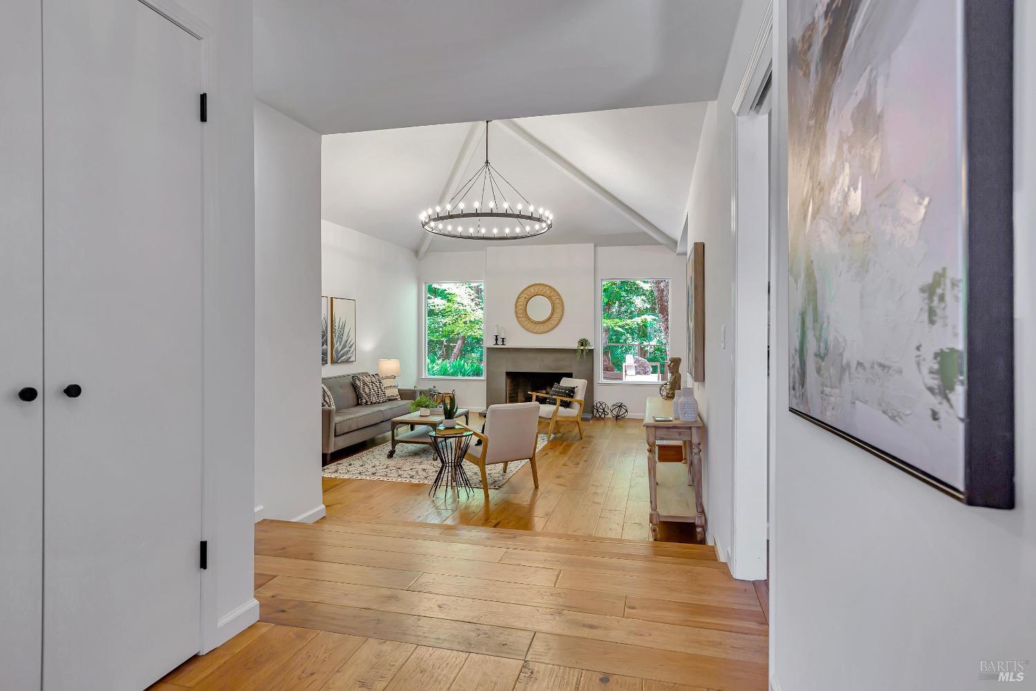 8 Esquire Ct