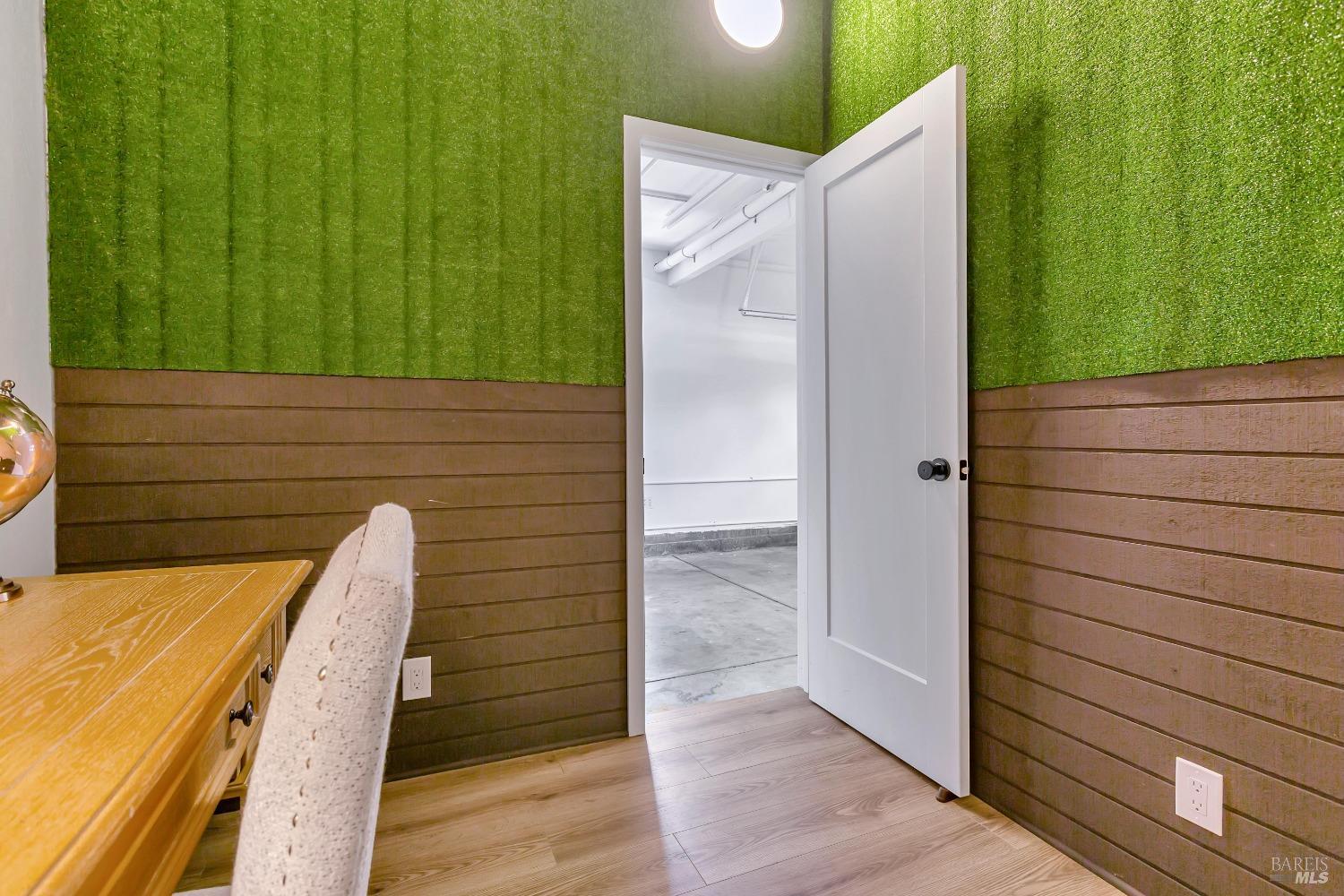 8 Esquire Ct