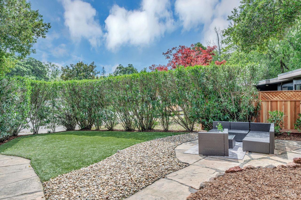 8 Esquire Ct
