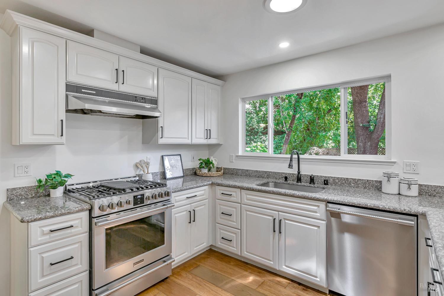 8 Esquire Ct