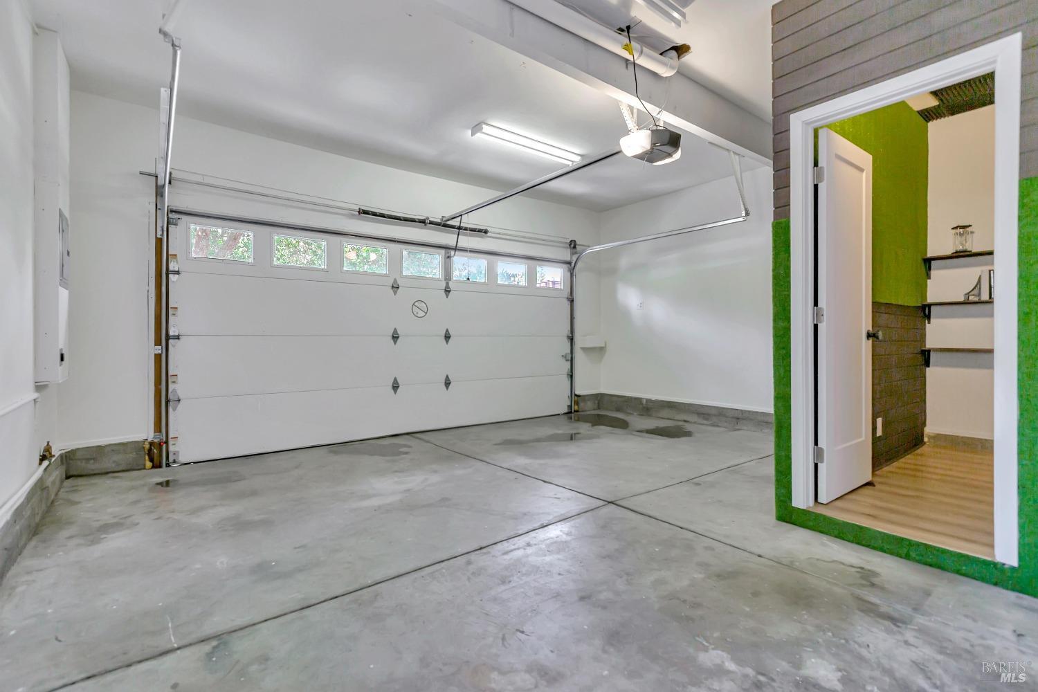 8 Esquire Ct