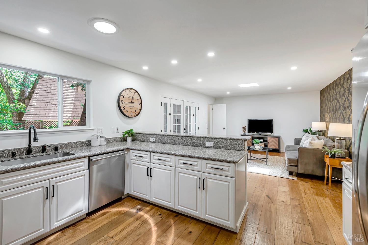8 Esquire Ct