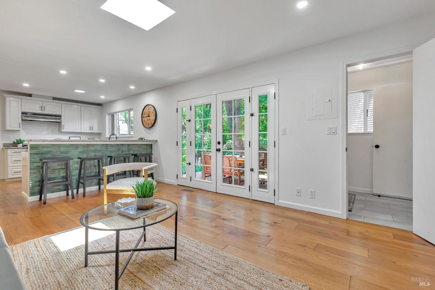 8 Esquire Ct