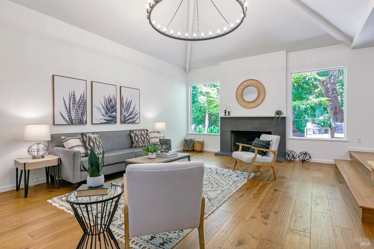 8 Esquire Ct