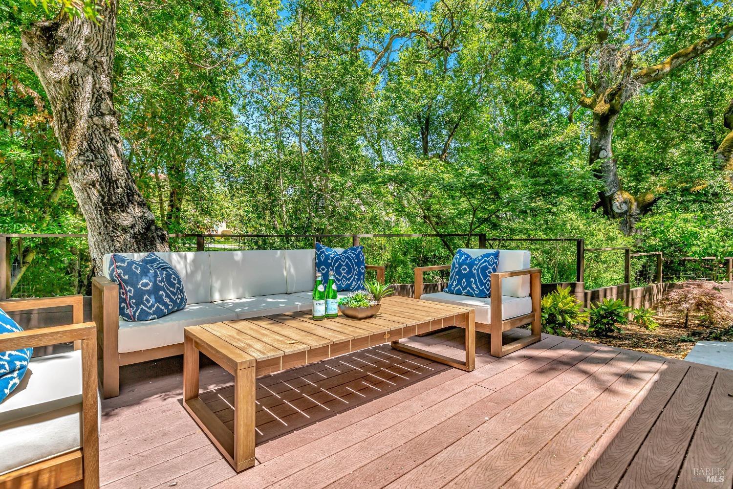 8 Esquire Ct