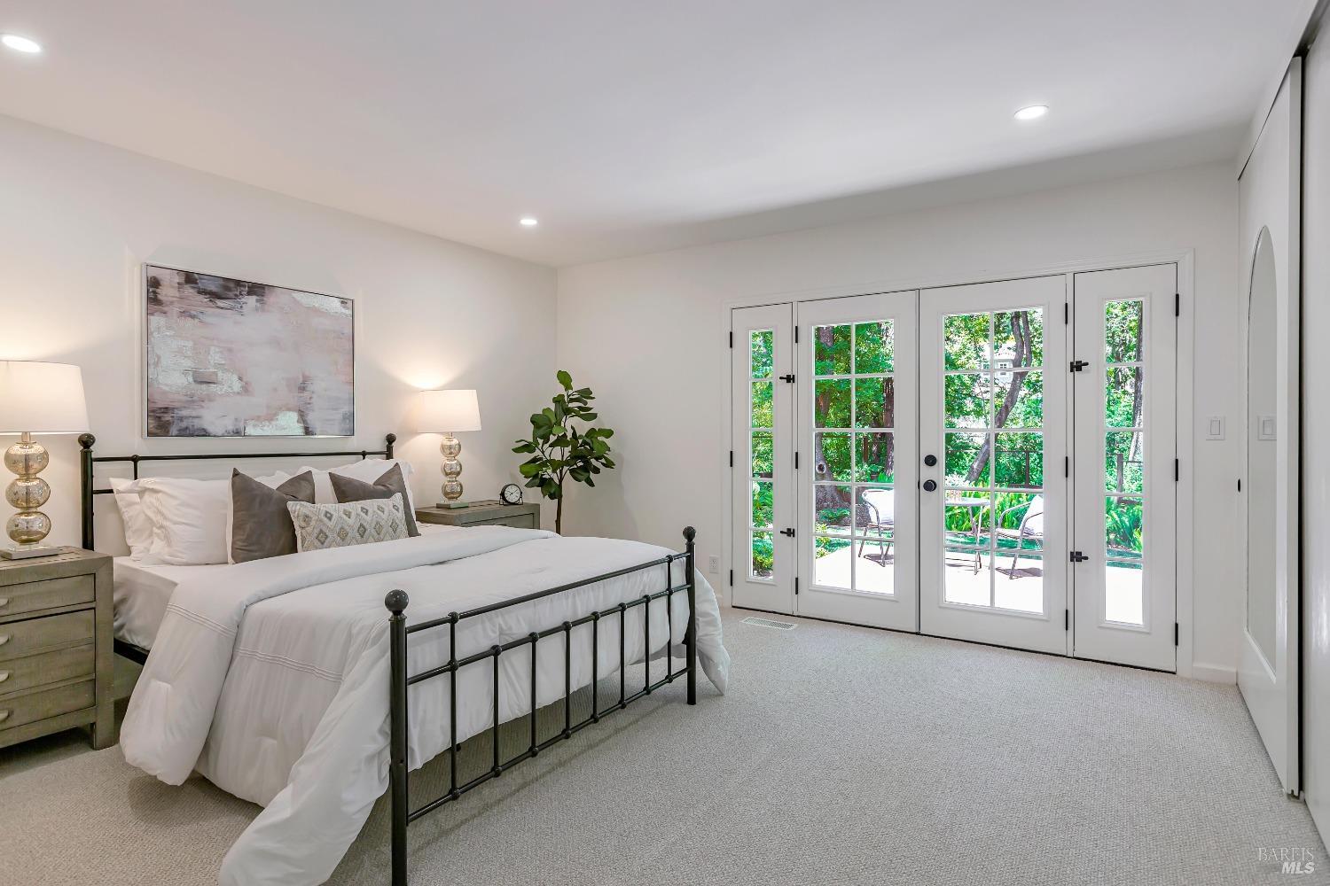 8 Esquire Ct