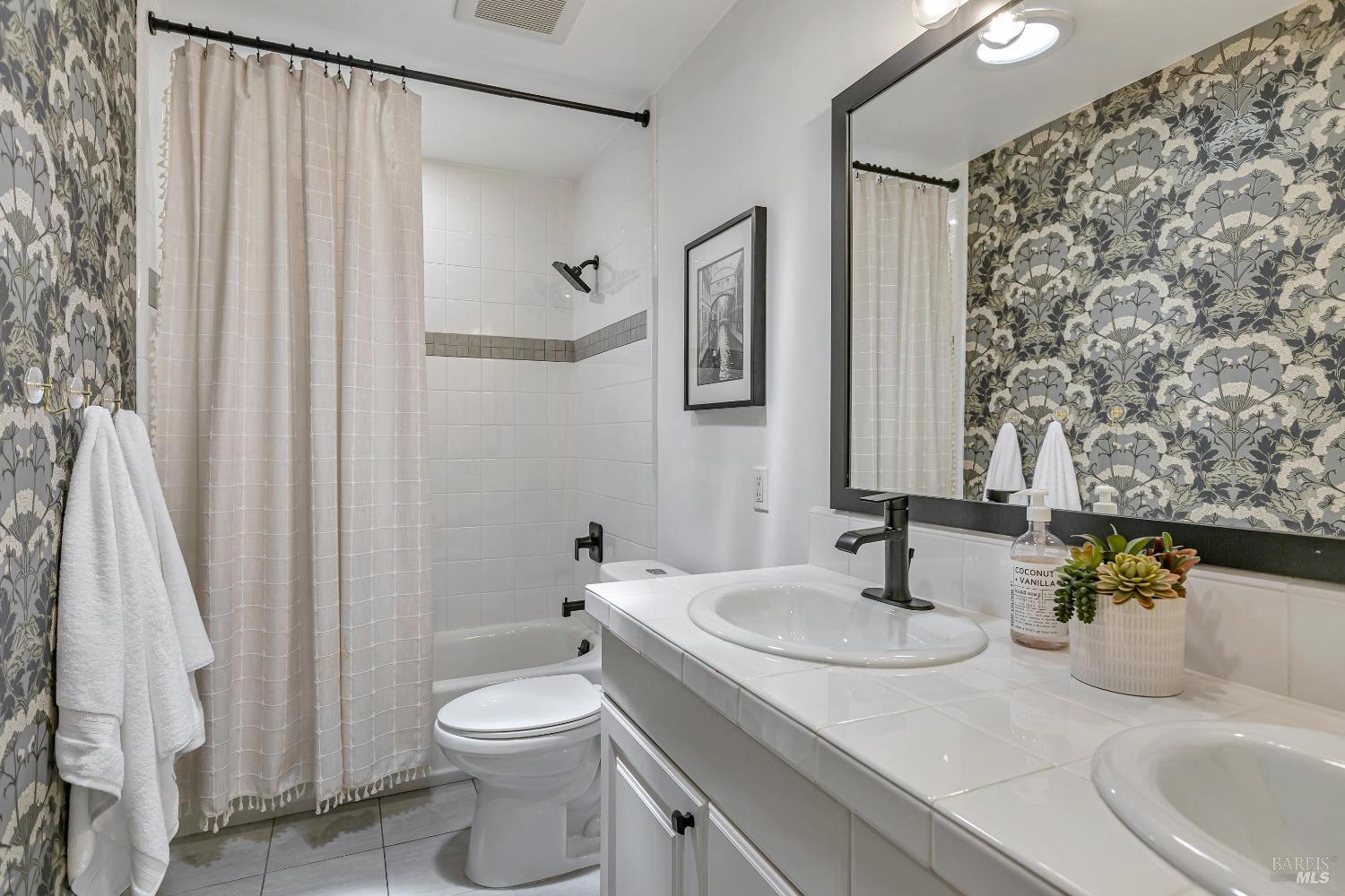 8 Esquire Ct