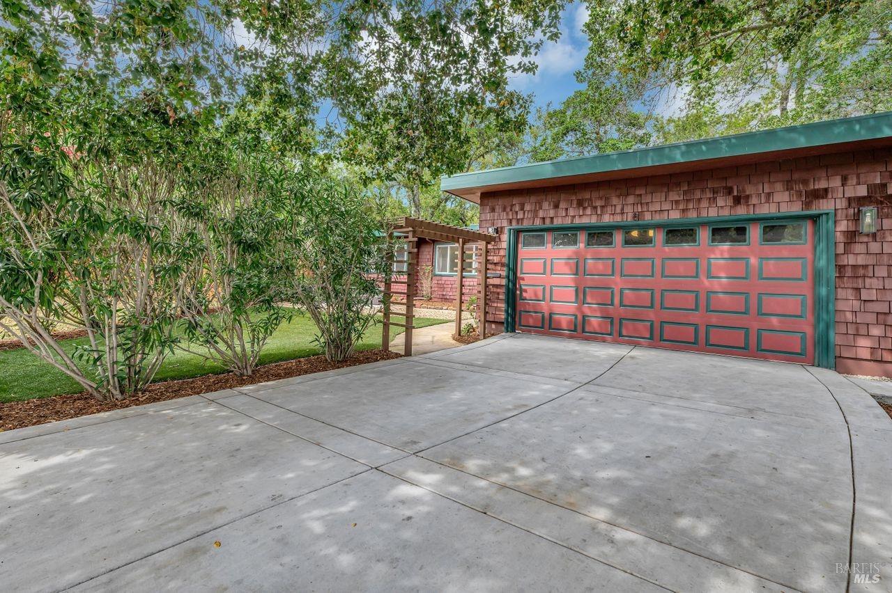 8 Esquire Ct