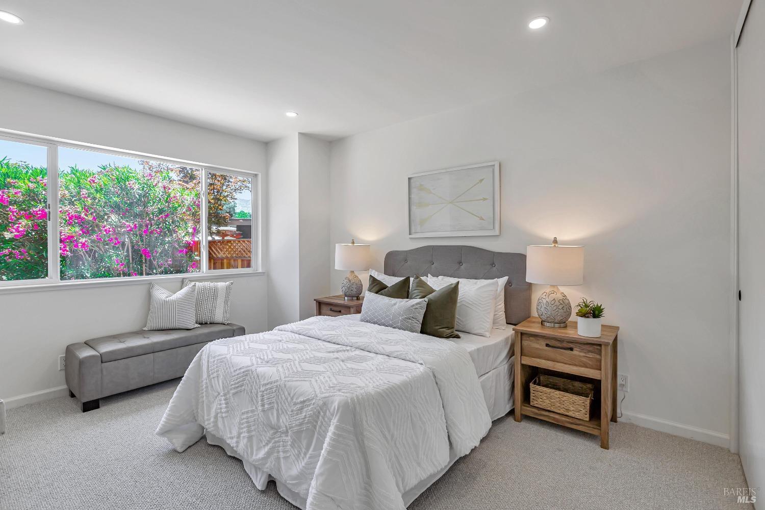 8 Esquire Ct