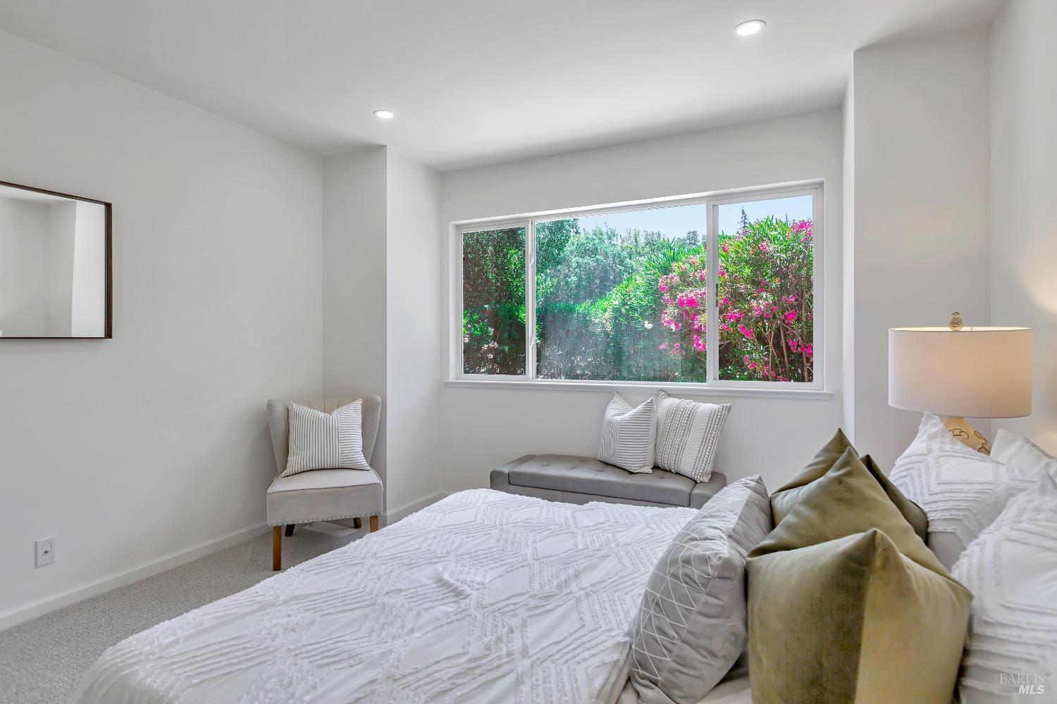 8 Esquire Ct