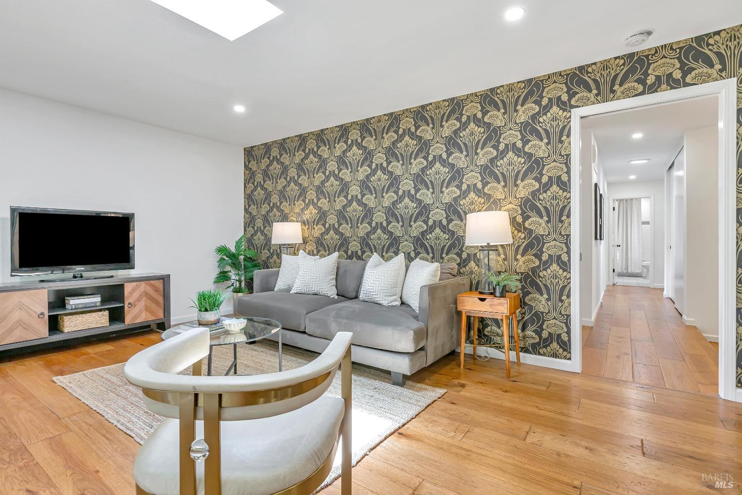 8 Esquire Ct